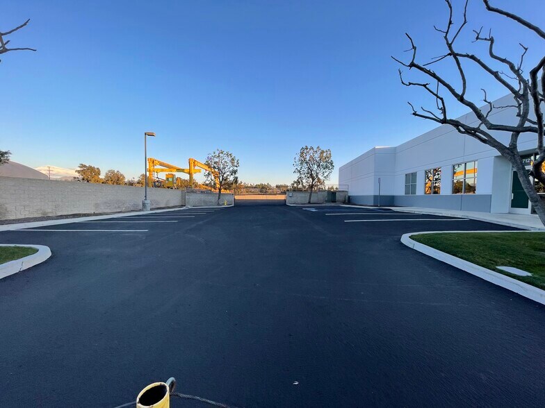 More Photos Of 20712 Civic Center Dr, Lake Forest Warehouse For Lease