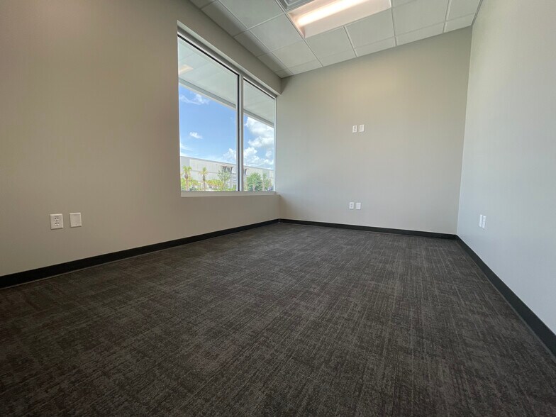 More Photos Of 16351 Lee, Fort Myers Unknown For Lease