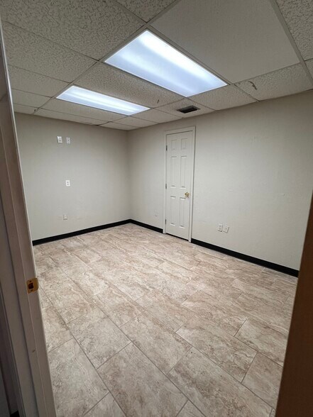 More Photos Of 5072 Edgewater Dr, Orlando Service For Lease