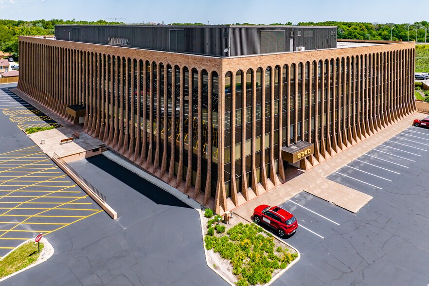More Photos Of 2340 S River Rd, Des Plaines Office For Lease