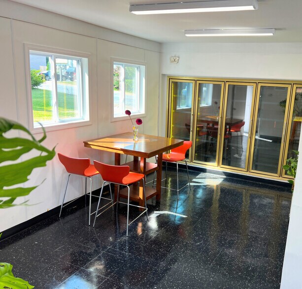 More Photos Of 33 Zabelle Ave, Auburn Restaurant For Sale