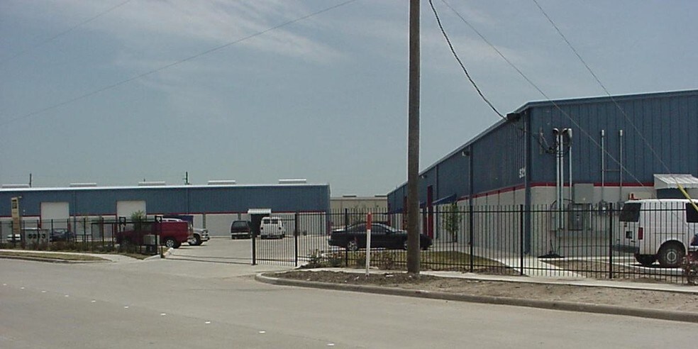 More Photos Of 5213 Brookglen Dr, Houston Light Manufacturing For Lease
