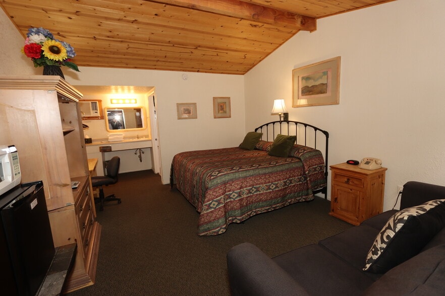 More Photos Of 410 Fremont St, Tombstone Hotel For Sale