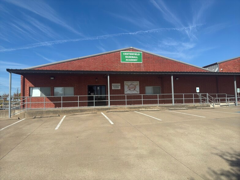 Primary Photo Of 1805 E Spring Creek Pky, Plano Freestanding For Sale