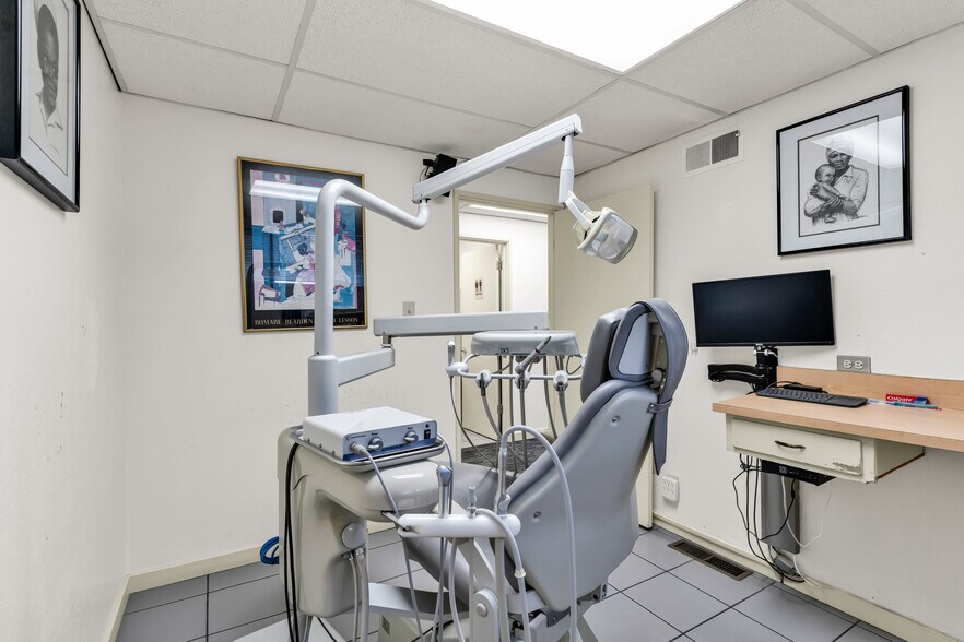 More Photos Of 7930 MacArthur Blvd, Oakland Medical For Sale