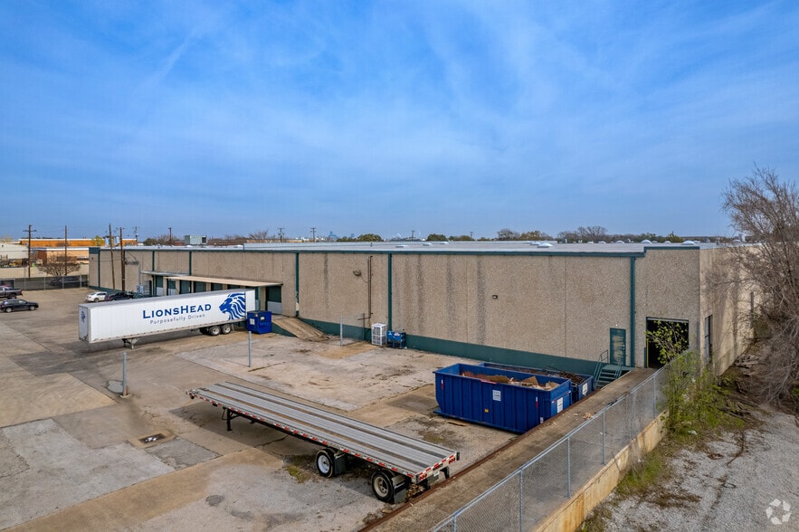 More Photos Of 3030 Hansboro Ave, Dallas Warehouse For Lease
