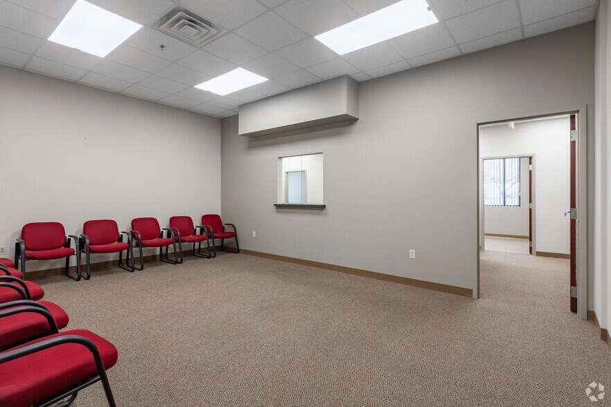 More Photos Of 16151 Weber Rd, Joliet Medical For Lease