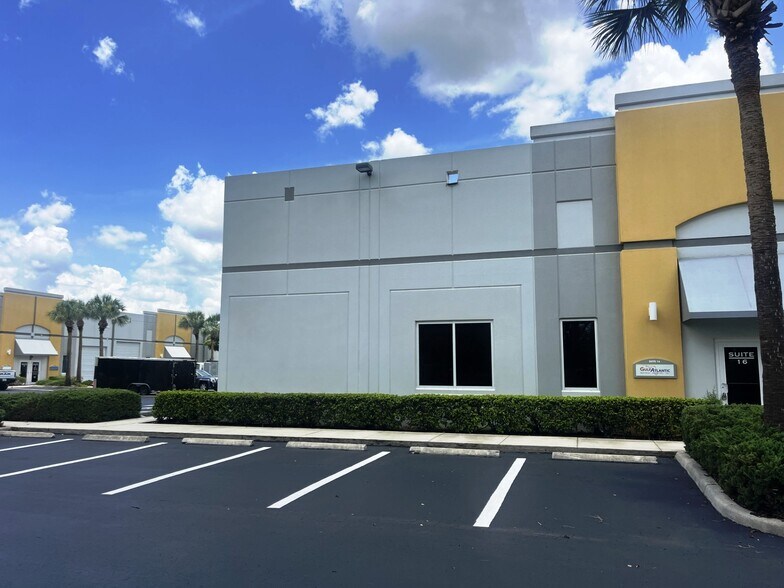 More Photos Of 12960 Commerce Lakes Dr, Fort Myers Warehouse For Lease