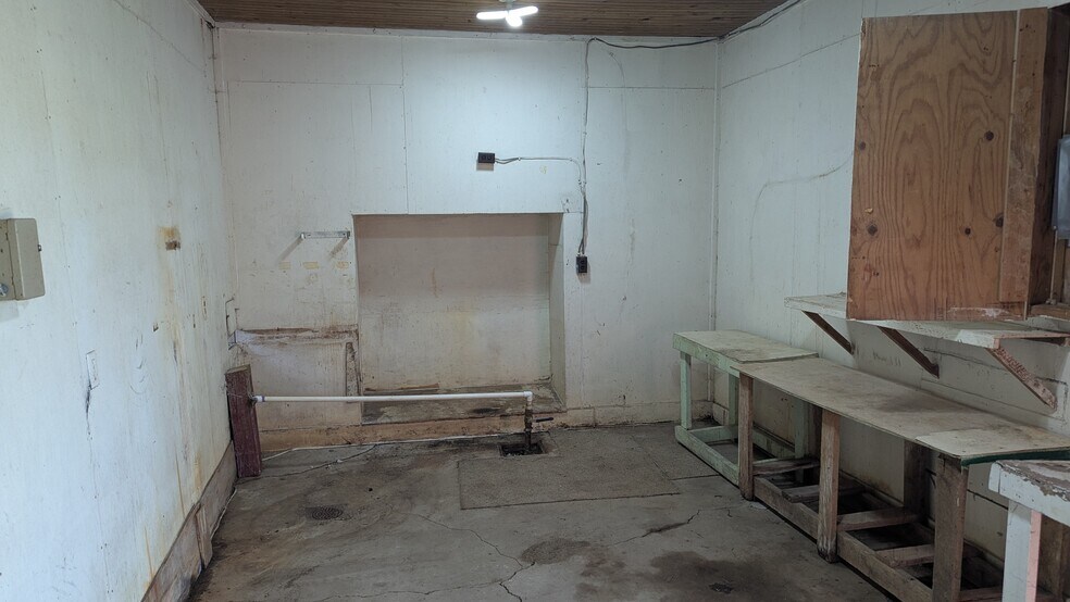 More Photos Of 62748 MN-7, Hutchinson Industrial For Sale