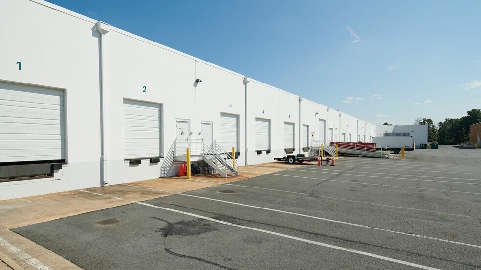 More Photos Of 22660 Executive Dr, Dulles Unknown For Lease