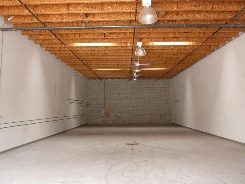 More Photos Of 1251 Greenfield Dr, El Cajon Warehouse For Lease