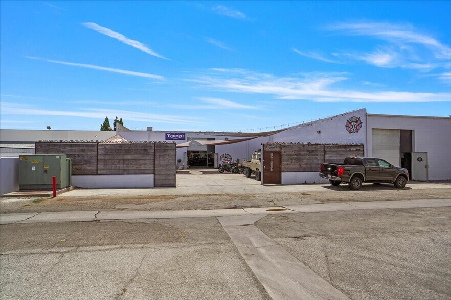 More Photos Of 1940 Freeman Ave, Signal Hill Warehouse For Sale