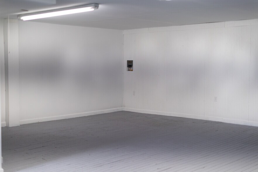 More Photos Of 1209 W Market St, Smithfield Industrial For Sale