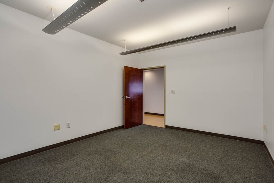 More Photos Of 1140 E Market St, Charlottesville Office For Lease
