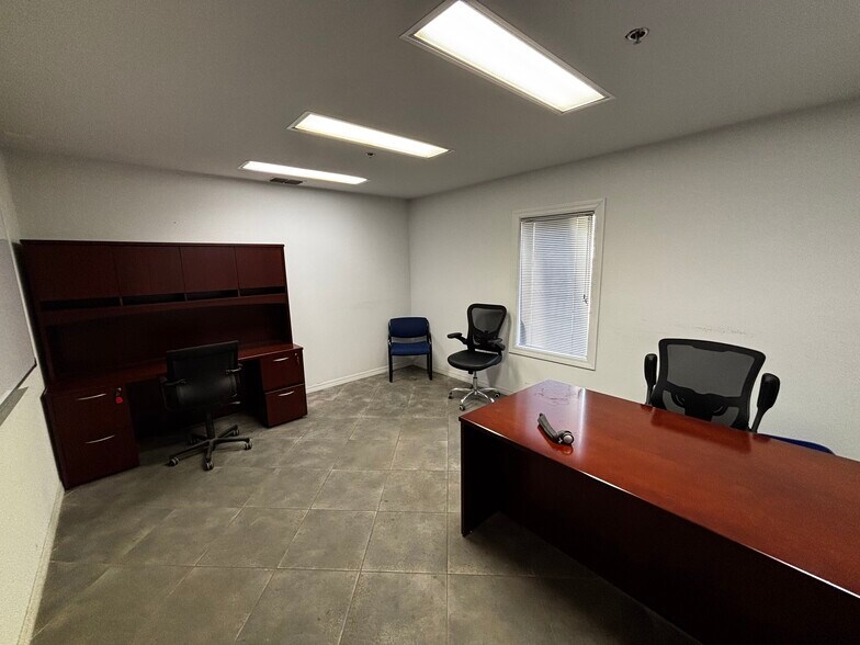 More Photos Of 848 Kensinger Rd, Lakeland Manufacturing For Lease