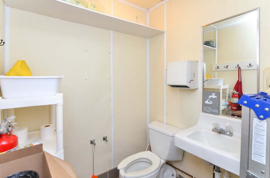 More Photos Of 5079 James Madison Pky, King George Fast Food For Sale