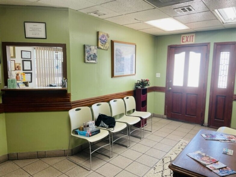 More Photos Of 1033 E 4th St, Ontario Medical For Lease