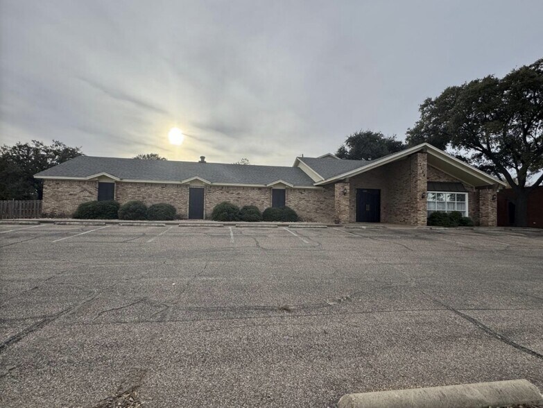 More Photos Of 2124 N 25th St, Waco Medical For Sale