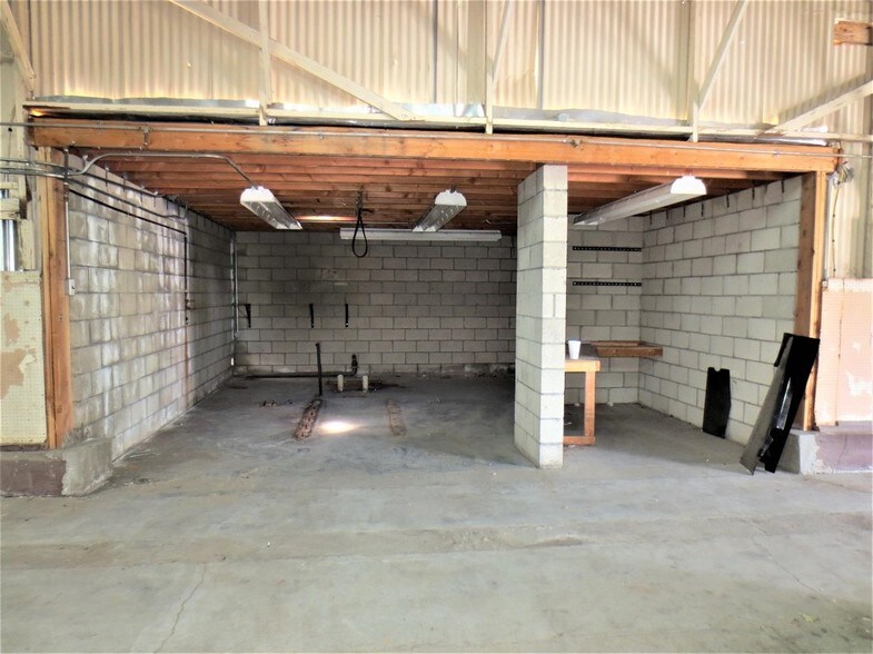More Photos Of 35633 Highway 66, Daggett Warehouse For Sale