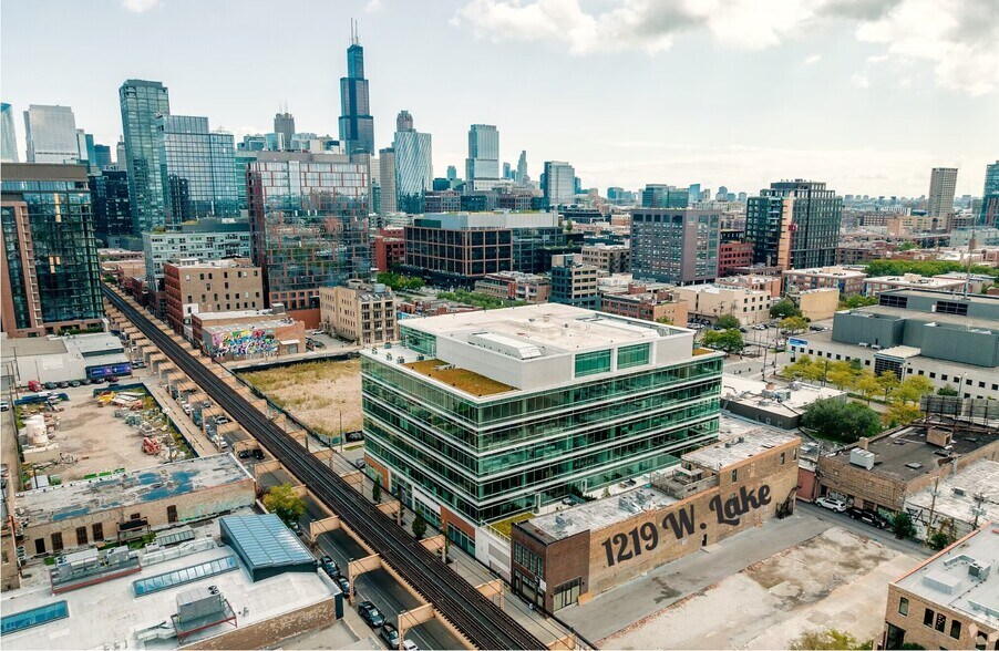 More Photos Of 1219 W Lake St, Chicago Storefront Retail Office For Sale