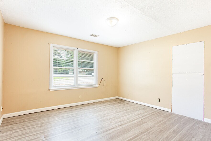 More Photos Of 2758 Five Forks Trickum Rd, Lawrenceville Office For Sale