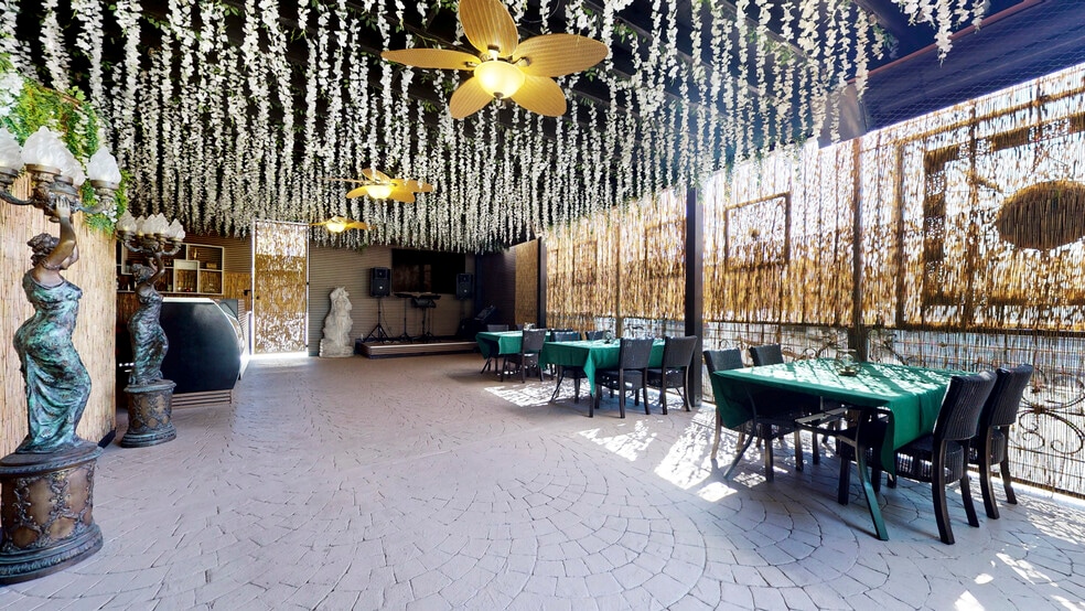 More Photos Of 6500 Foothill Blvd, Tujunga Restaurant For Sale