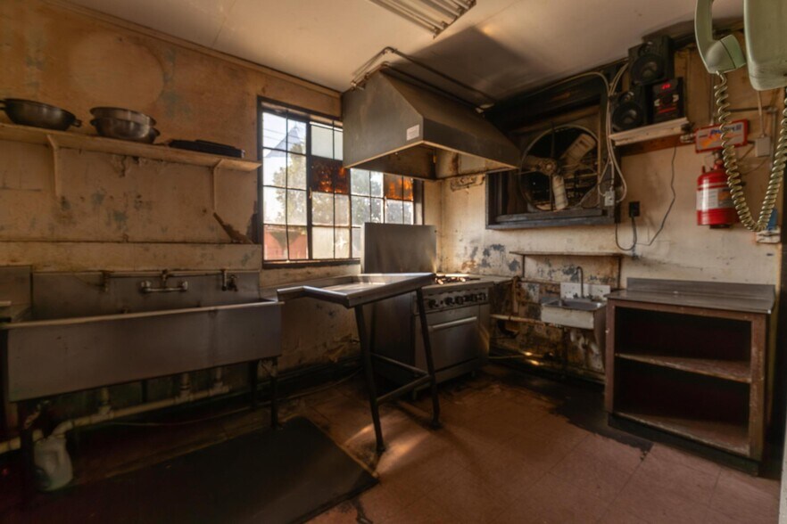 More Photos Of 400 N Main St, Hattiesburg General Retail For Sale