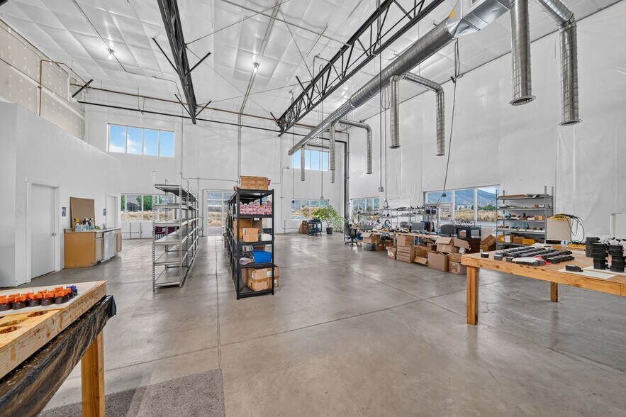 More Photos Of 79 W 3100 N, Hyde Park Flex For Sale
