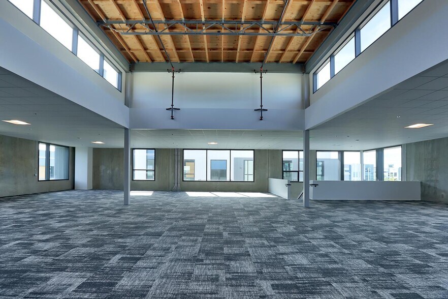 More Photos Of 3085 N Hollywood Way, Burbank Loft Creative Space For Lease