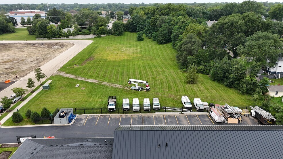More Photos Of 325 Marshall Ave, Aurora Industrial For Sale