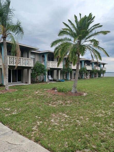 Primary Photo Of 1015 SE Lakeview Dr, Sebring Apartments For Sale