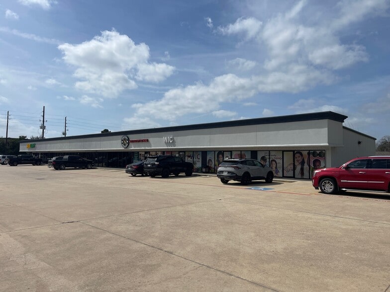 More Photos Of 701 E Main St, Tomball Storefront For Lease