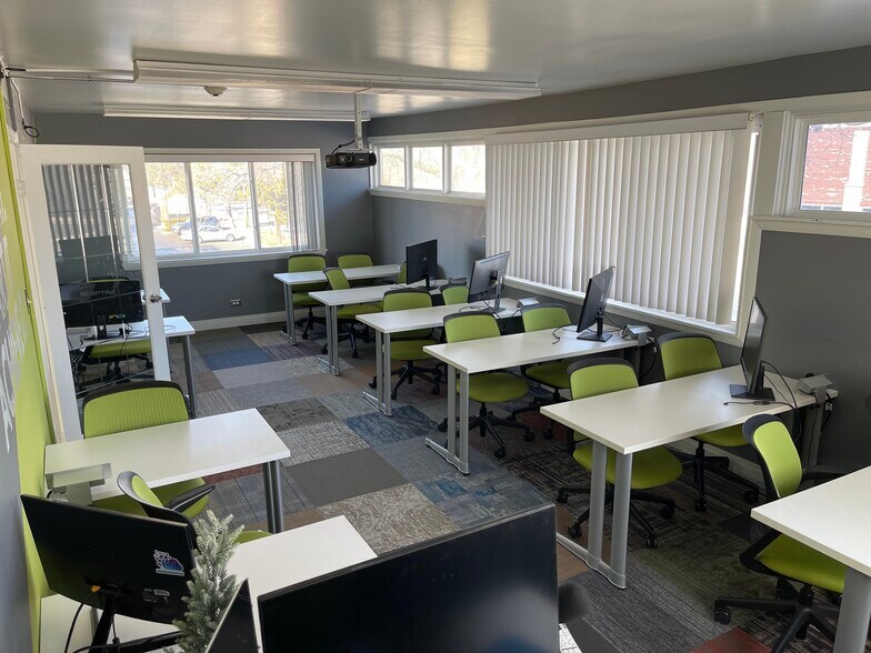 More Photos Of 3425 Dempster St, Skokie Office For Sale