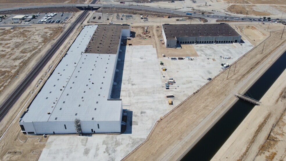 More Photos Of 2152 Coffee Rd, Bakersfield Distribution For Lease