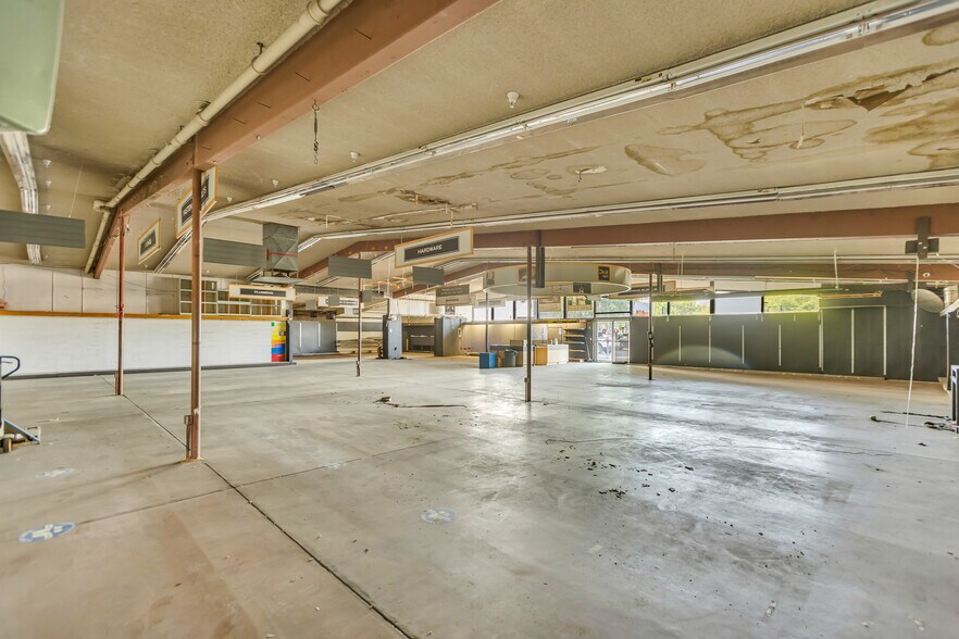 More Photos Of 5303 Freeport Blvd, Sacramento Storefront For Lease