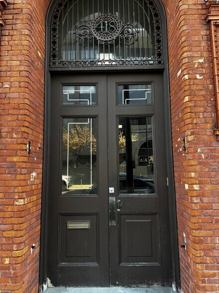 More Photos Of 418 Grand St, Paterson Self Storage For Lease
