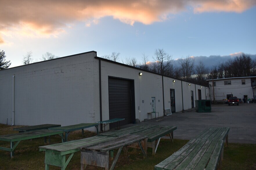 More Photos Of 197 Halltown Rd, Harpers Ferry Warehouse For Lease