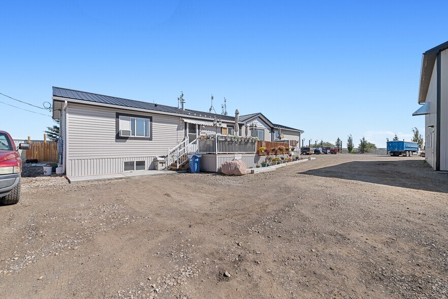 More Photos Of 81 Barstow St, Carseland Auto Repair For Sale