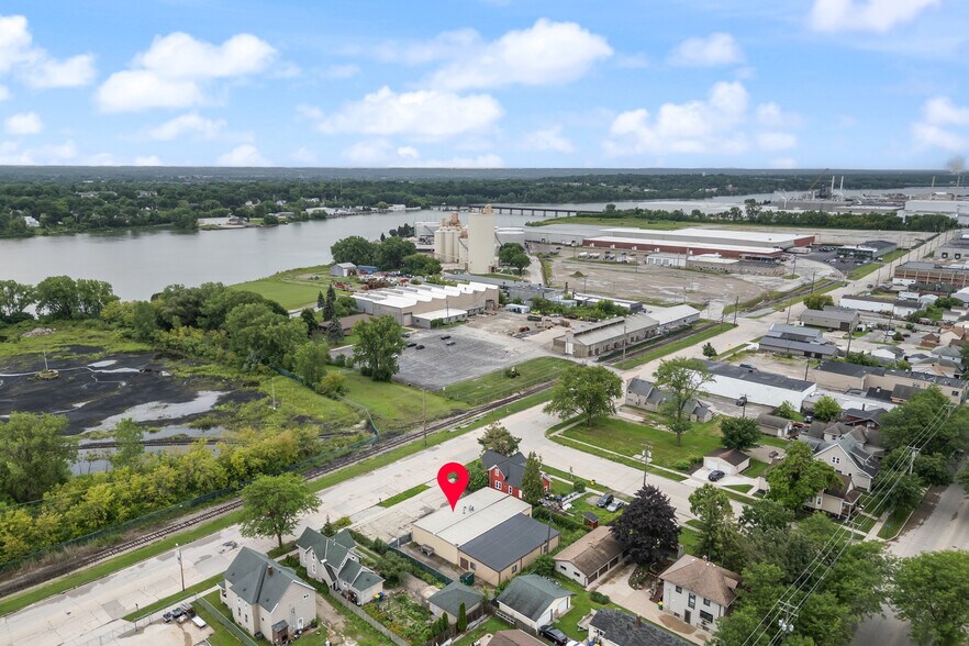More Photos Of 1138 State St, Green Bay Warehouse For Sale