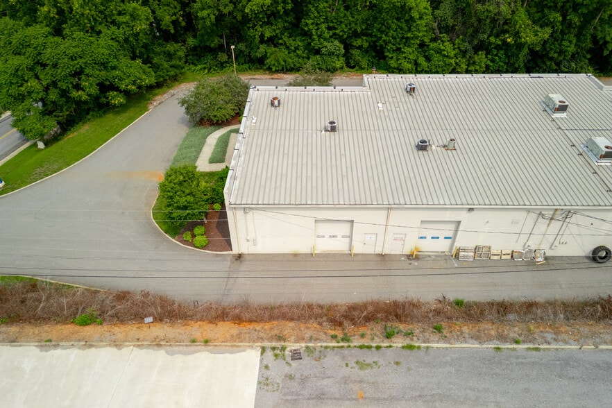 More Photos Of 1030 McConville Rd, Lynchburg Light Distribution For Sale