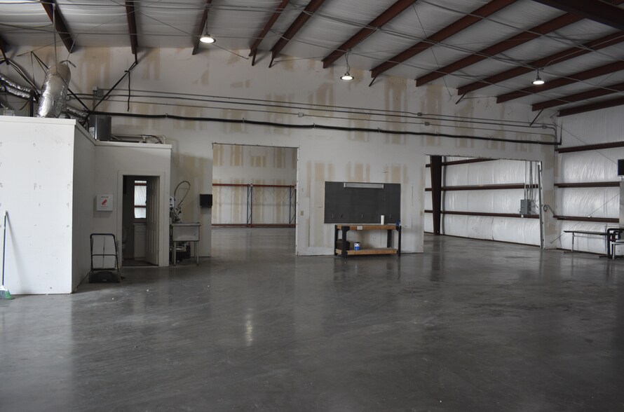 More Photos Of 4402 Rex Rd, Friendswood Unknown For Lease