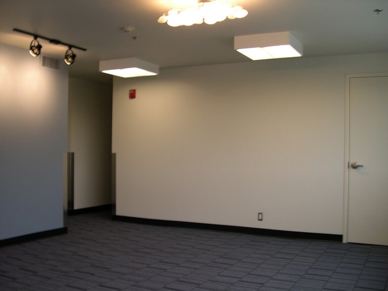 More Photos Of 13512 Ambaum Blvd SW, Burien Medical For Lease