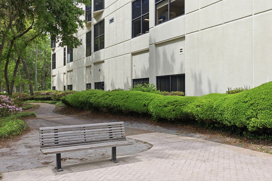 More Photos Of 25 Hospital Center Blvd, Hilton Head Medical For Lease