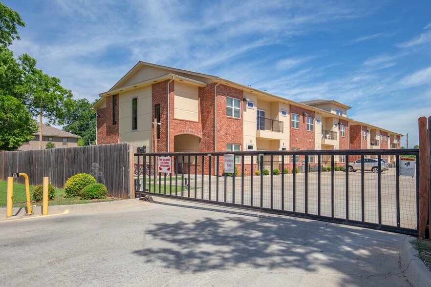 More Photos Of 715 Monnett Ave, Norman Apartments For Sale