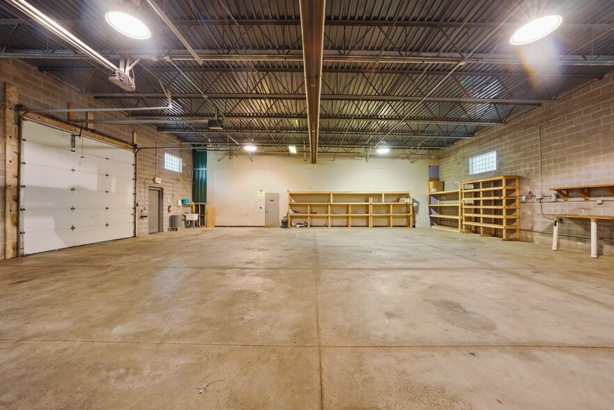 More Photos Of 9552 York Alpha Dr, North Royalton Service For Sale