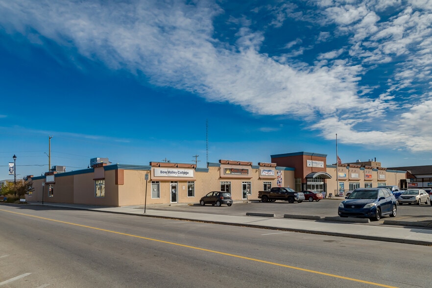 More Photos Of 320 2nd St, Strathmore Storefront Retail Office For Lease