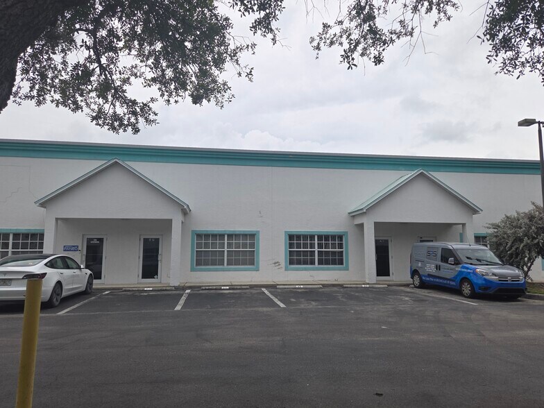 Primary Photo Of 3550 Work Dr, Fort Myers Showroom For Lease