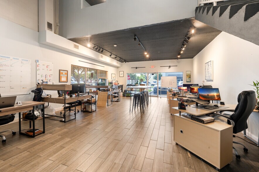 More Photos Of 5405 Taylor Rd, Naples Showroom For Sale