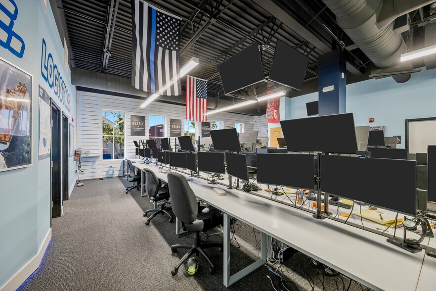 More Photos Of 16541 Pointe Village Dr, Lutz Storefront Retail Office For Lease