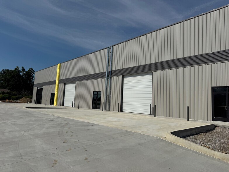 More Photos Of 6240 E 15th St, Tulsa Unknown For Lease